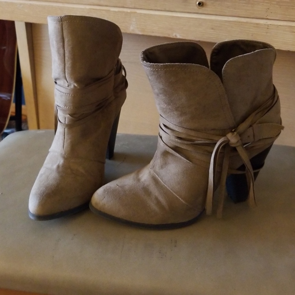 Suede fringe boots
